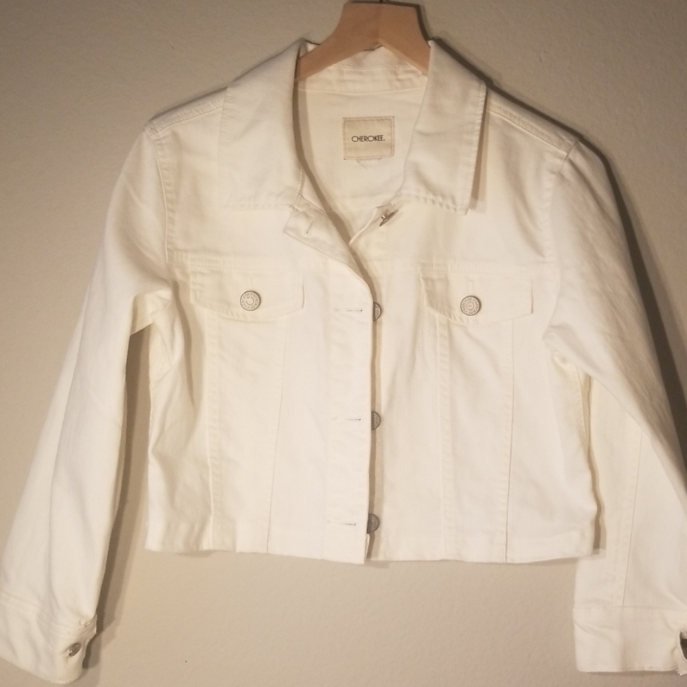 White cherokee cropped jean jacket